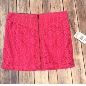 { Volcom } NWT Pink front zippered skirt
